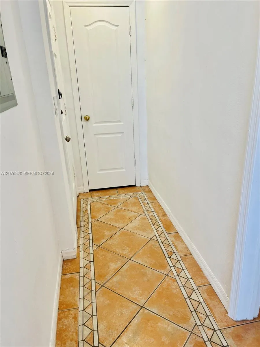 251 Galen Dr #101E Key Biscayne, FL 33149