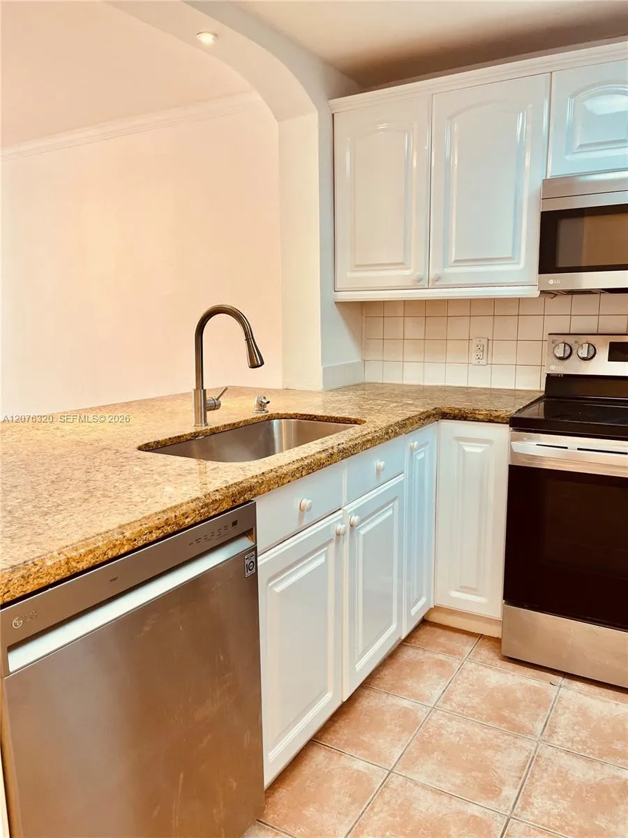 251 Galen Dr #101E Key Biscayne, FL 33149