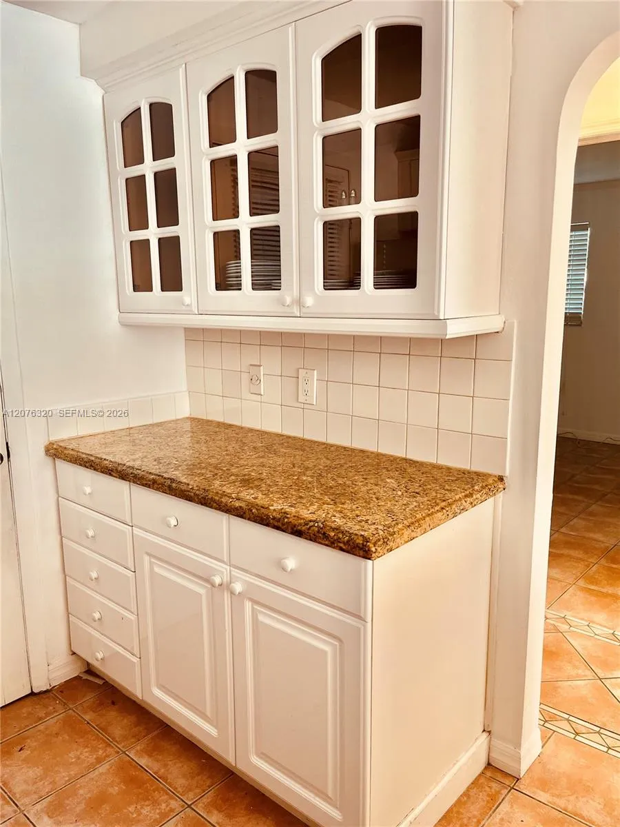251 Galen Dr #101E Key Biscayne, FL 33149