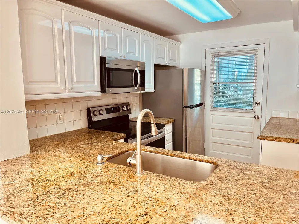 251 Galen Dr #101E Key Biscayne, FL 33149