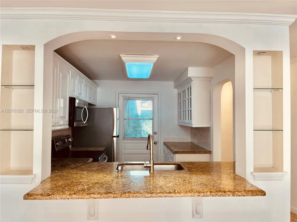 251 Galen Dr #101E Key Biscayne, FL 33149