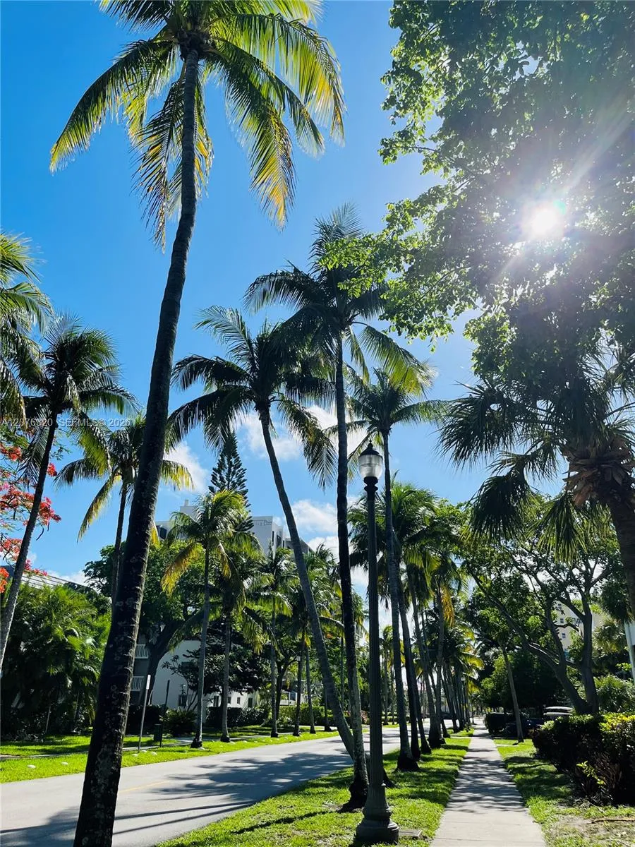 251 Galen Dr #101E Key Biscayne, FL 33149