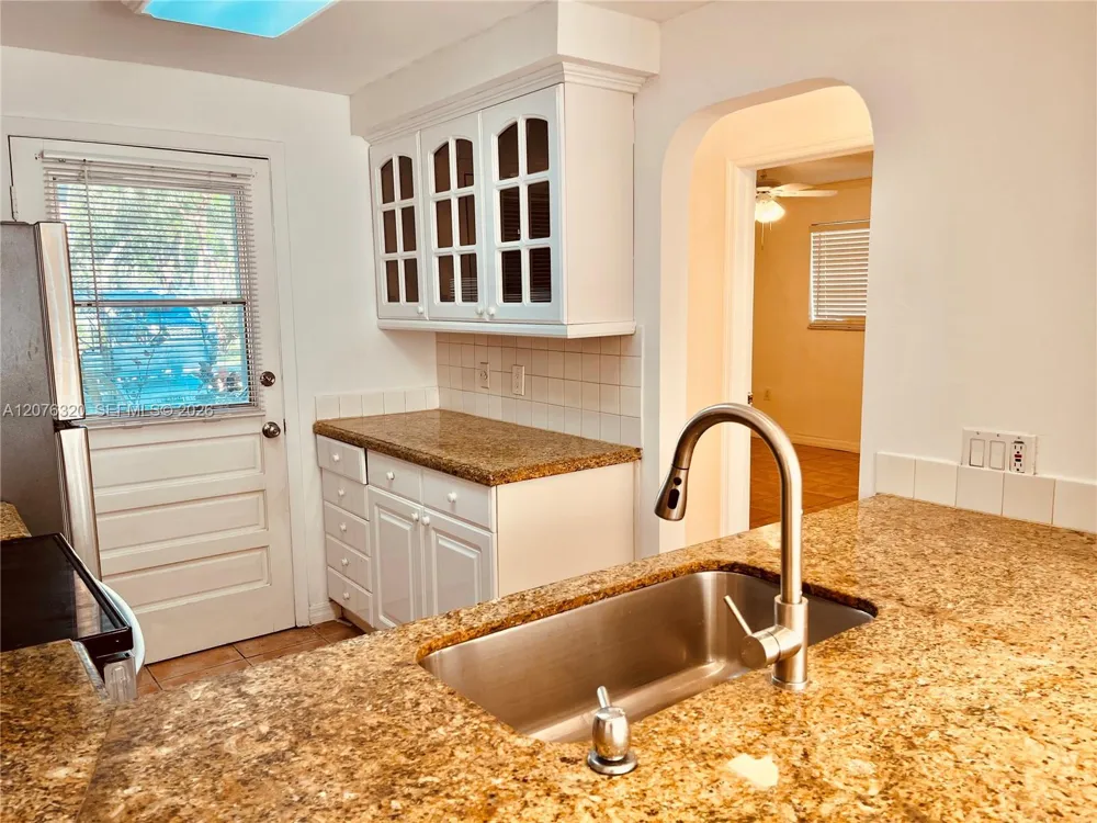 251 Galen Dr #101E Key Biscayne, FL 33149