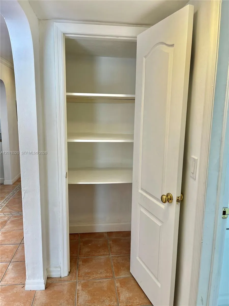 251 Galen Dr #101E Key Biscayne, FL 33149