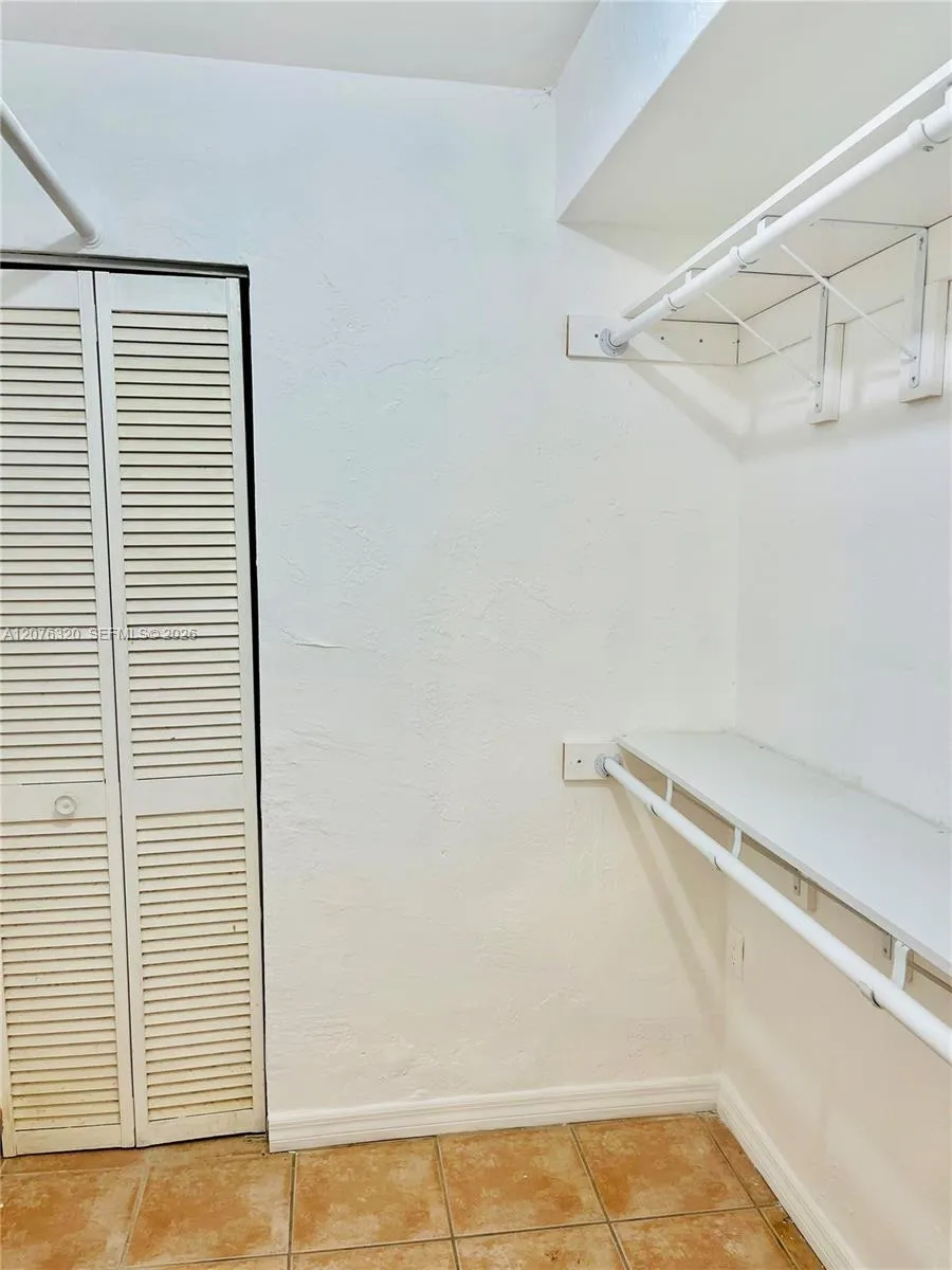 251 Galen Dr #101E Key Biscayne, FL 33149