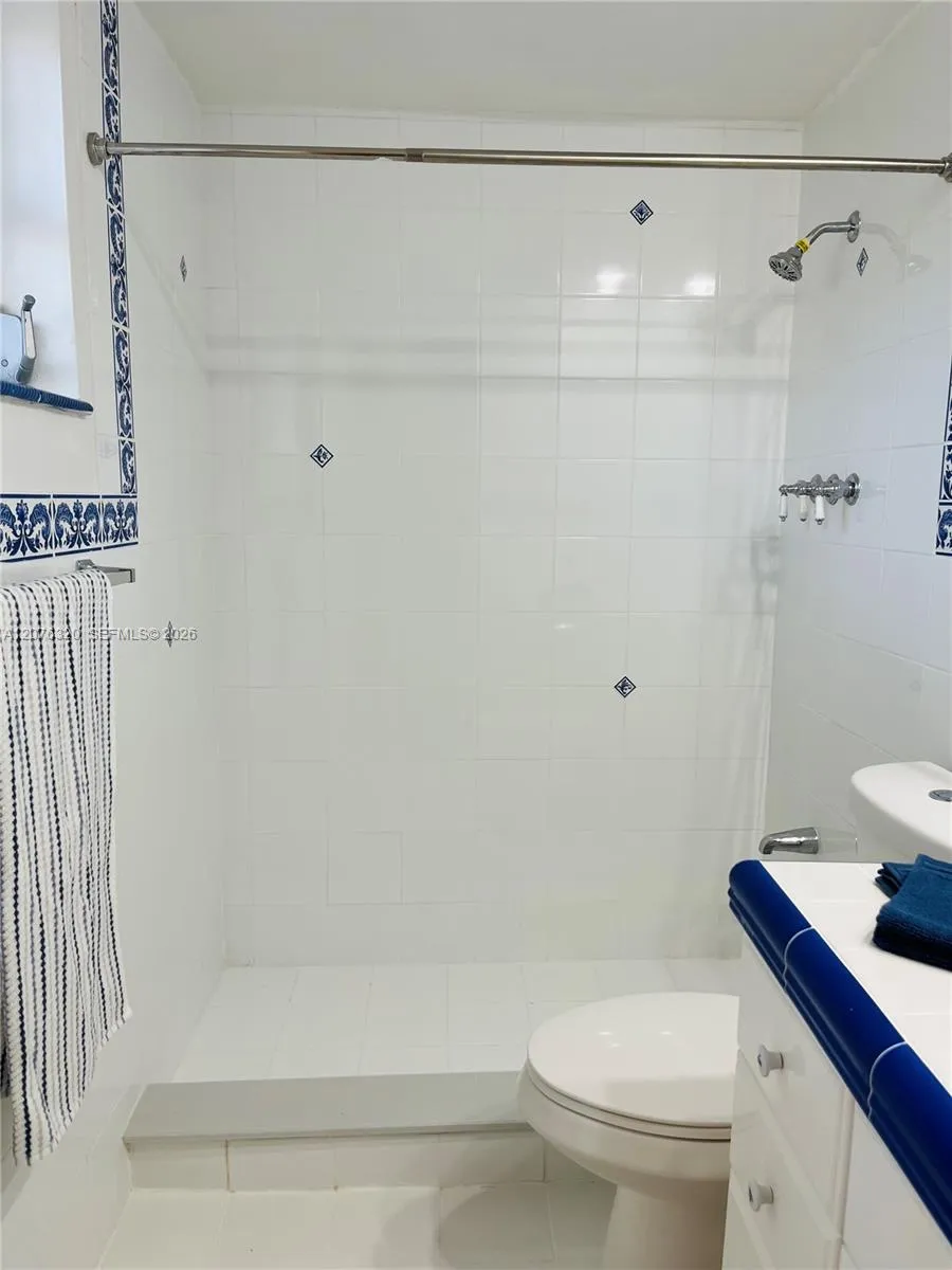 251 Galen Dr #101E Key Biscayne, FL 33149