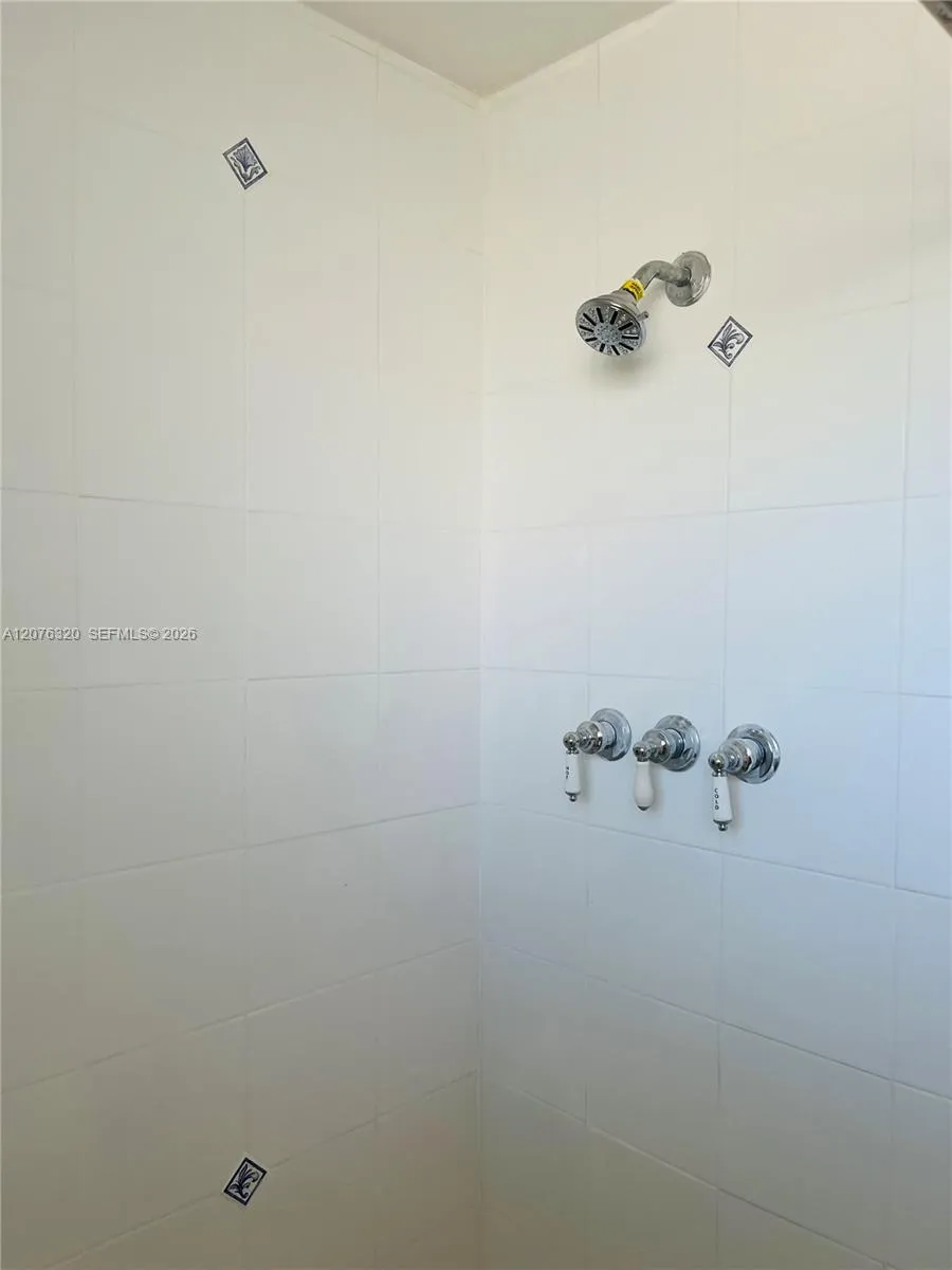 251 Galen Dr #101E Key Biscayne, FL 33149