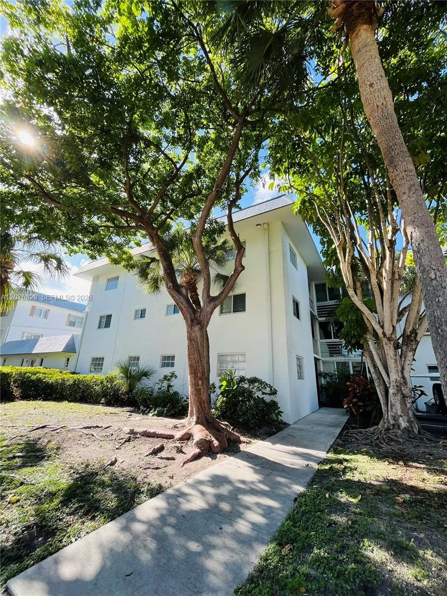 251 Galen Dr #101E Key Biscayne, FL 33149