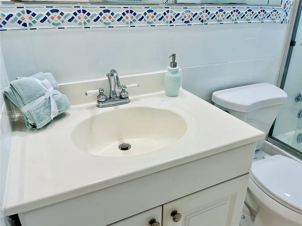 251 Galen Dr #101E Key Biscayne, FL 33149