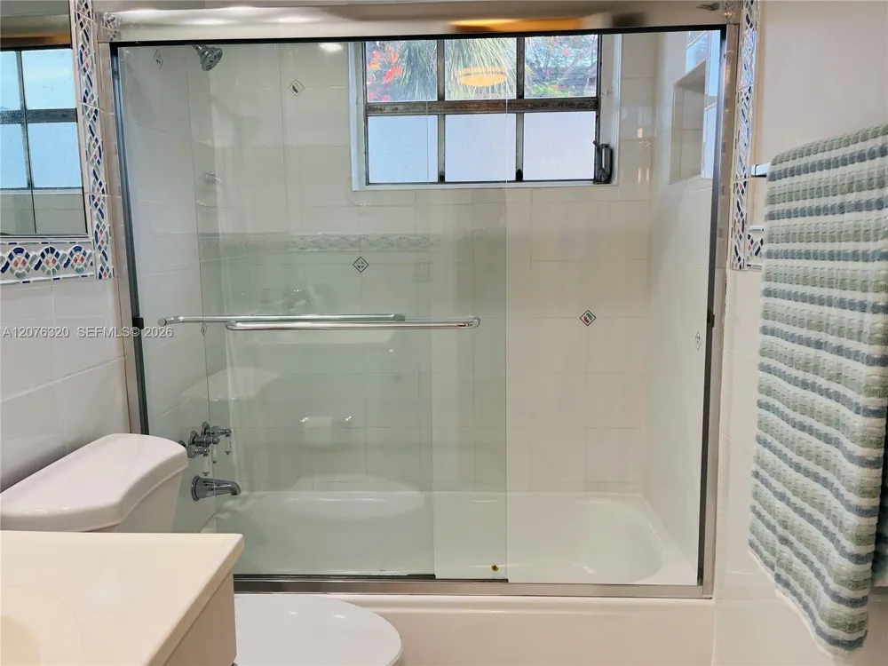 251 Galen Dr #101E Key Biscayne, FL 33149