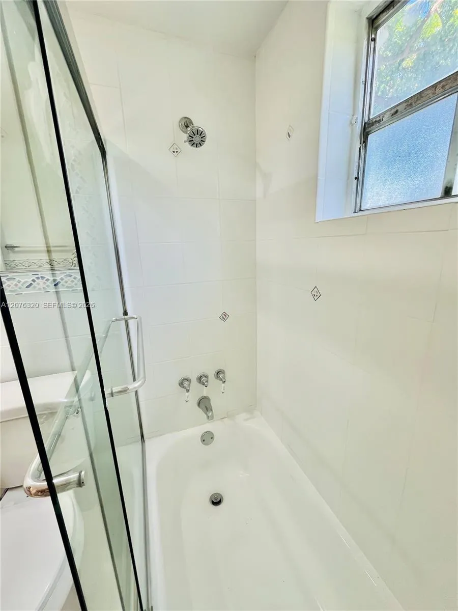 251 Galen Dr #101E Key Biscayne, FL 33149