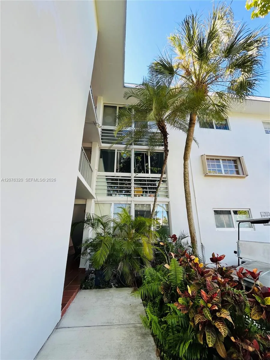 251 Galen Dr #101E Key Biscayne, FL 33149