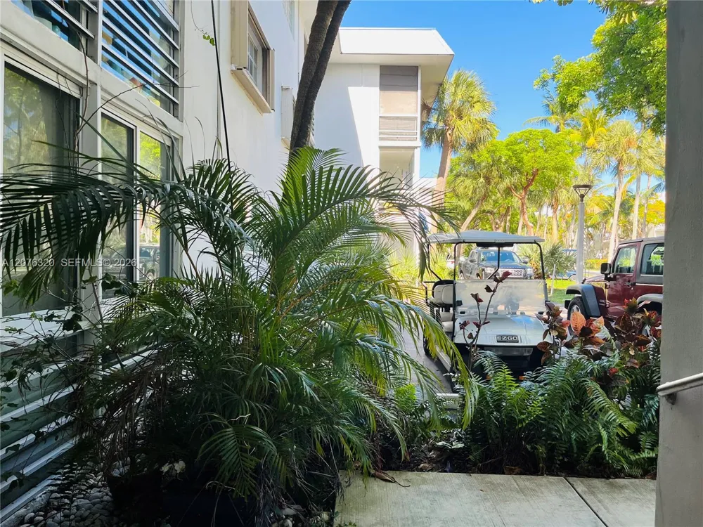 251 Galen Dr #101E Key Biscayne, FL 33149