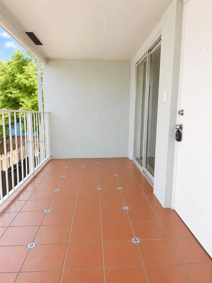 15401 SW 81st Cir Ln #16 Miami, FL 33193