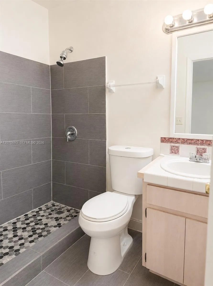 15401 SW 81st Cir Ln #16 Miami, FL 33193