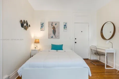 124 Mendoza Ave #4
