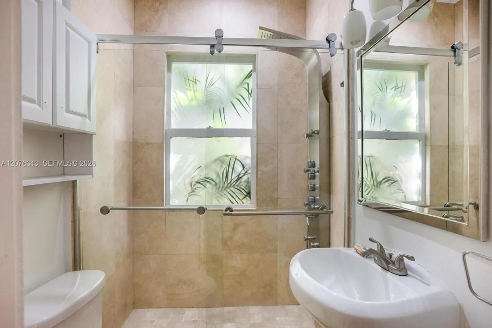 124 Mendoza Ave #4 Coral Gables, FL 33134