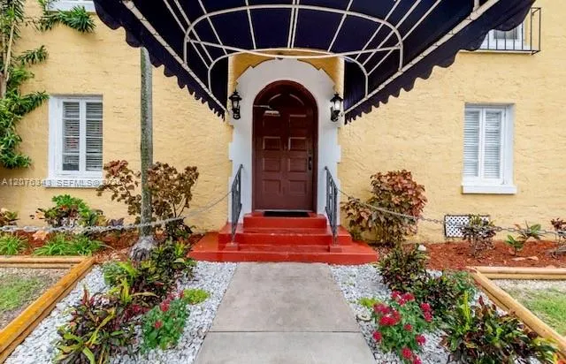 124 Mendoza Ave #4 Coral Gables, FL 33134