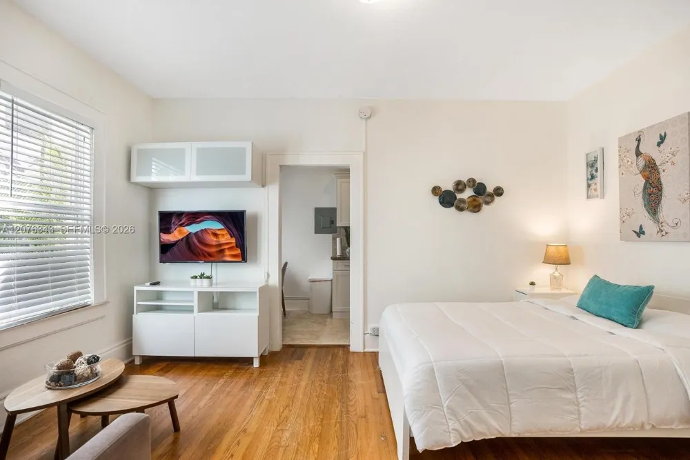 124 Mendoza Ave #4 Coral Gables, FL 33134