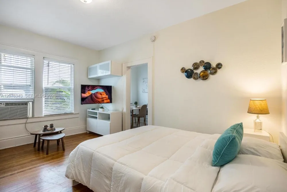 124 Mendoza Ave #4 Coral Gables, FL 33134
