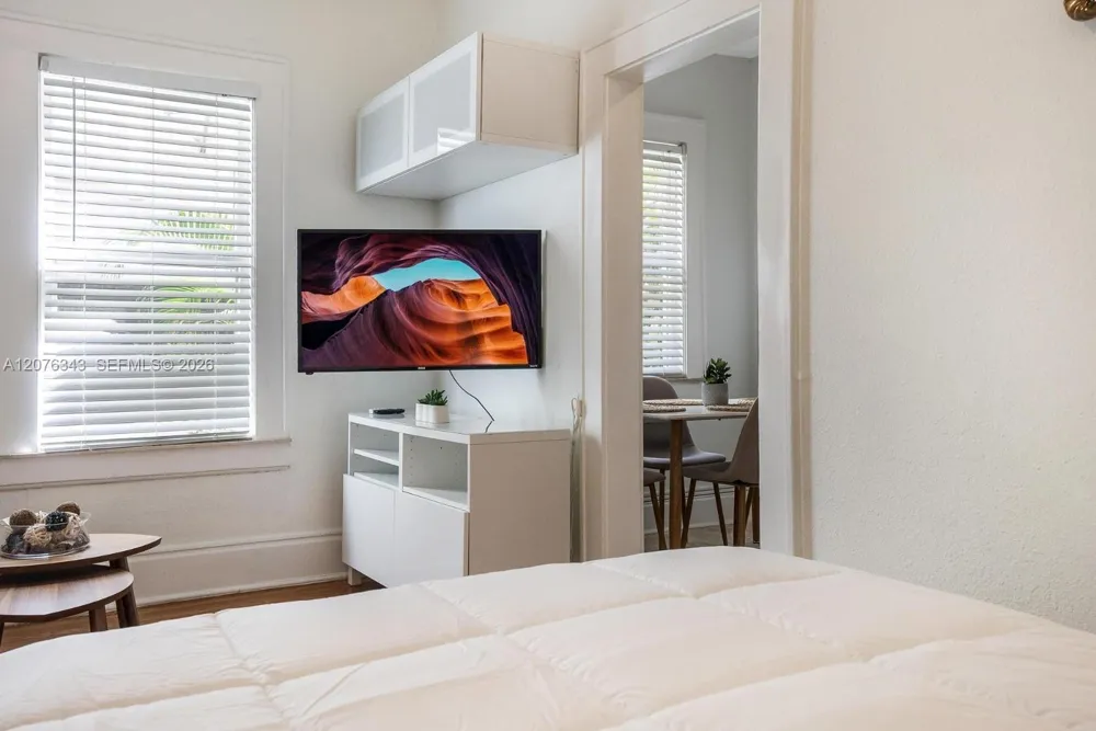 124 Mendoza Ave #4 Coral Gables, FL 33134