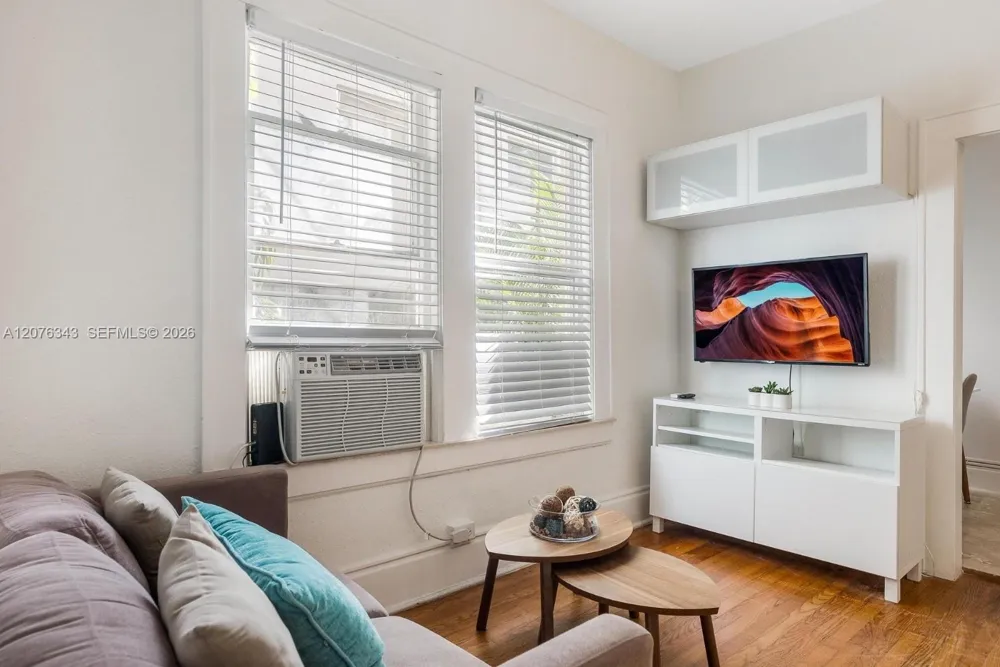 124 Mendoza Ave #4 Coral Gables, FL 33134