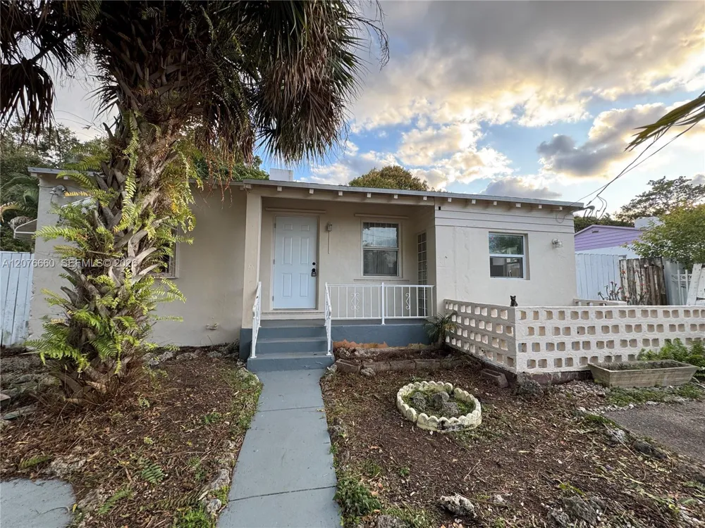 748 NE 127th St North Miami, FL 33161