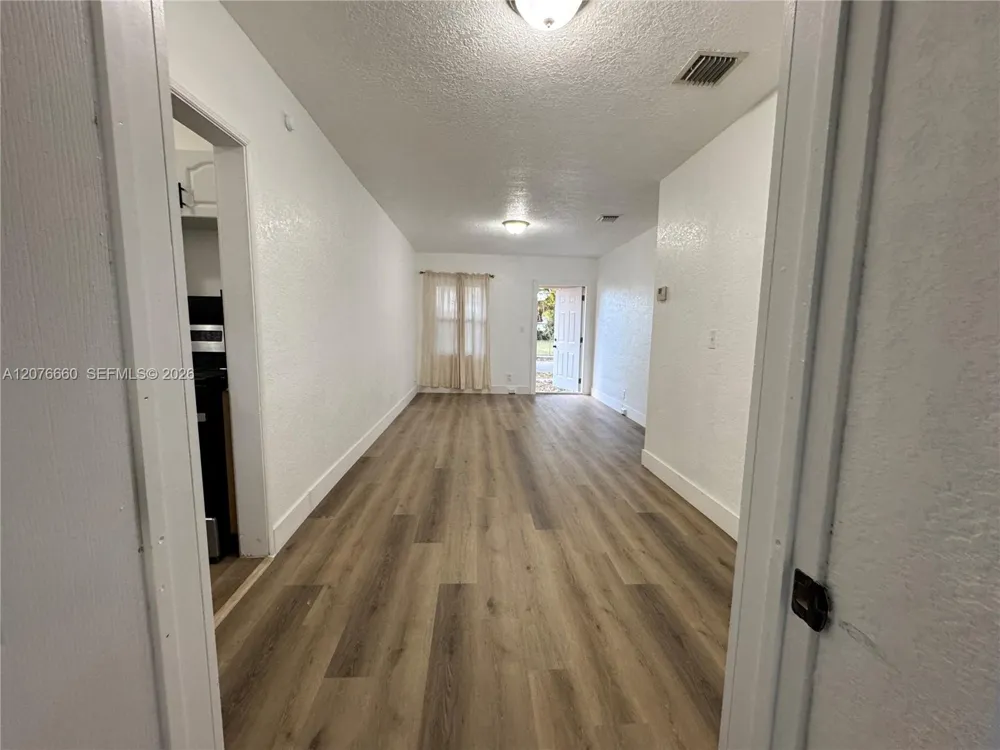 748 NE 127th St North Miami, FL 33161