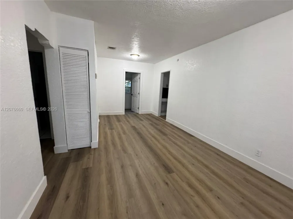 748 NE 127th St North Miami, FL 33161