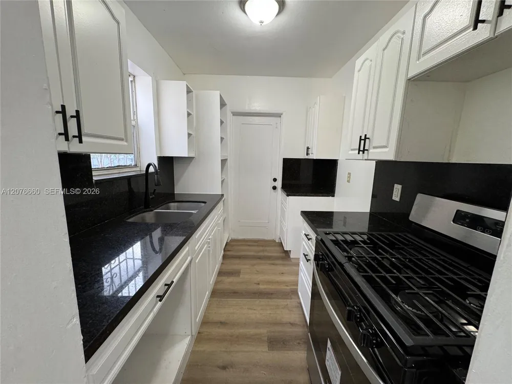 748 NE 127th St North Miami, FL 33161
