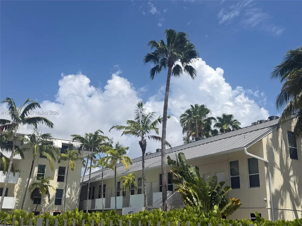 8950 SW 69th Ct #220 Pinecrest, FL 33156