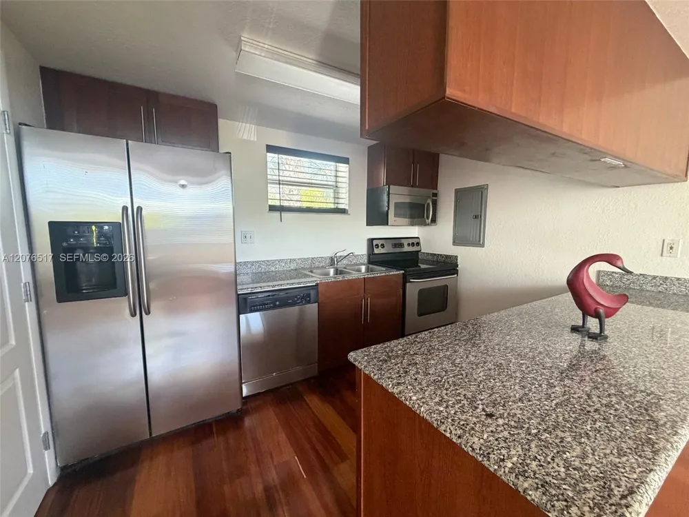 8950 SW 69th Ct #220 Pinecrest, FL 33156