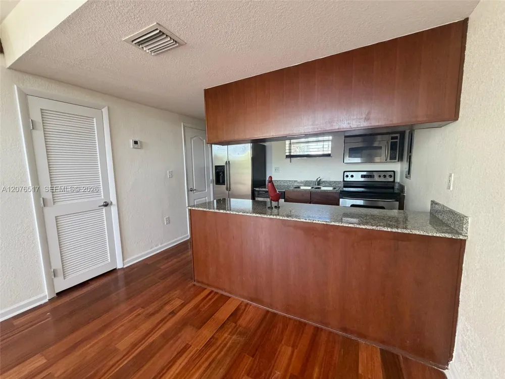 8950 SW 69th Ct #220 Pinecrest, FL 33156