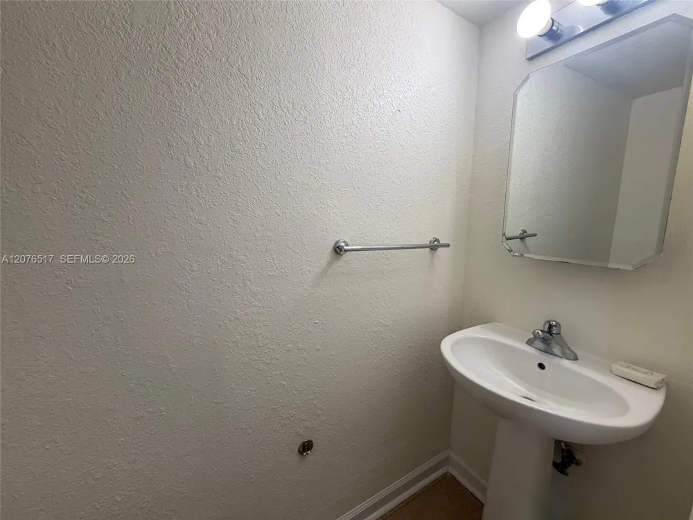 8950 SW 69th Ct #220 Pinecrest, FL 33156