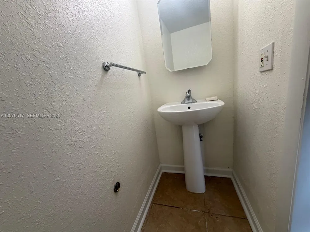 8950 SW 69th Ct #220 Pinecrest, FL 33156
