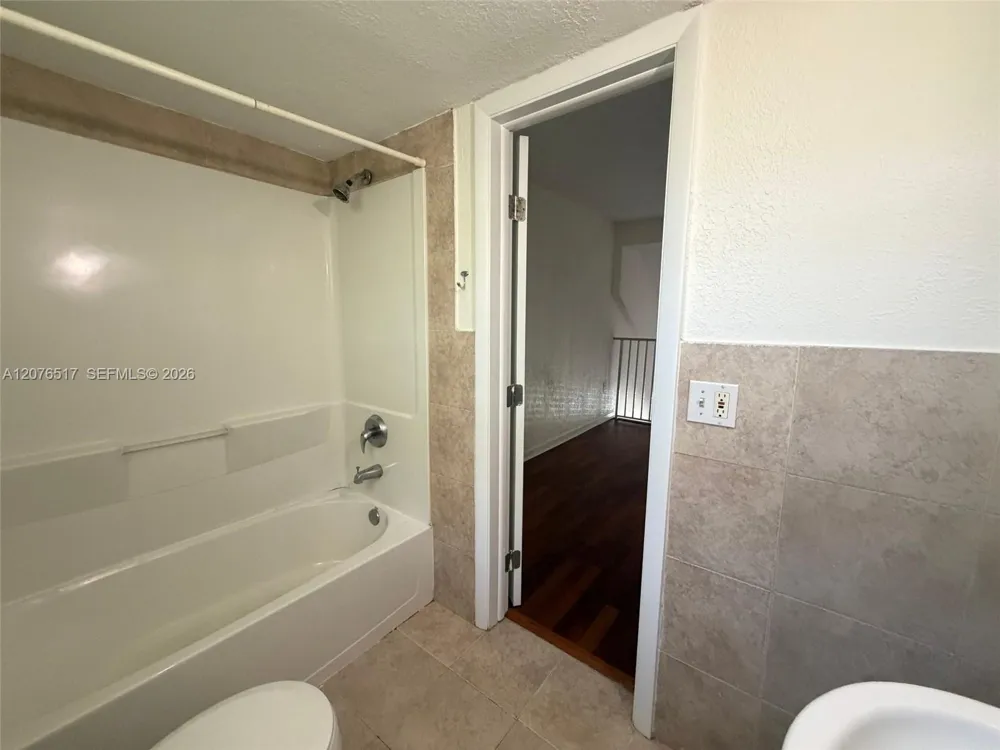 8950 SW 69th Ct #220 Pinecrest, FL 33156