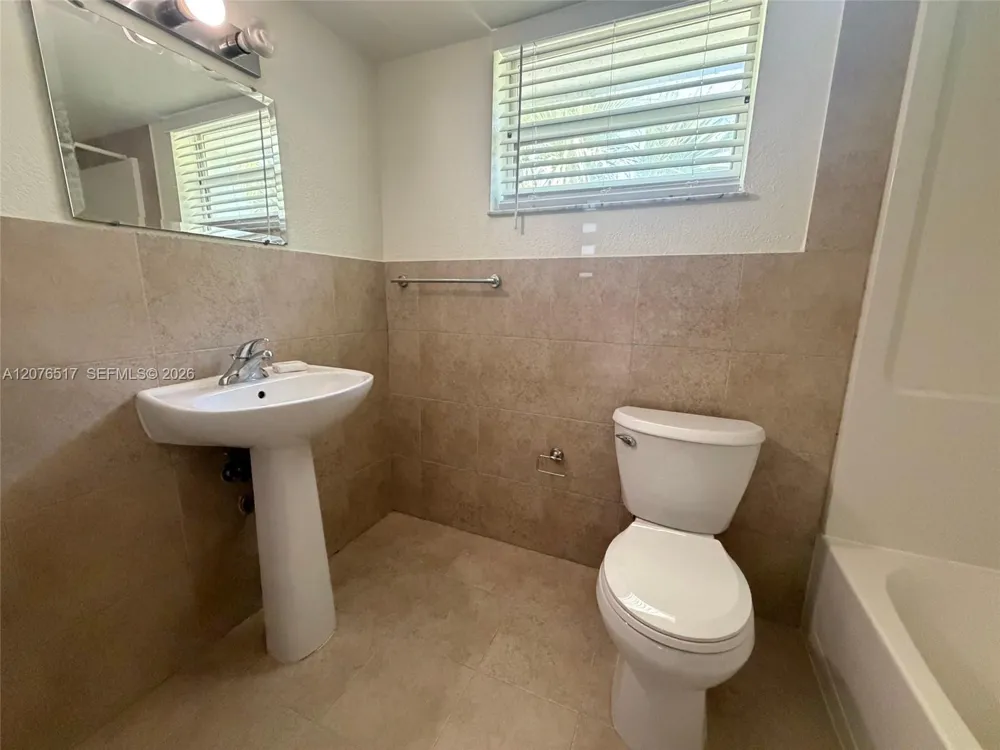 8950 SW 69th Ct #220 Pinecrest, FL 33156