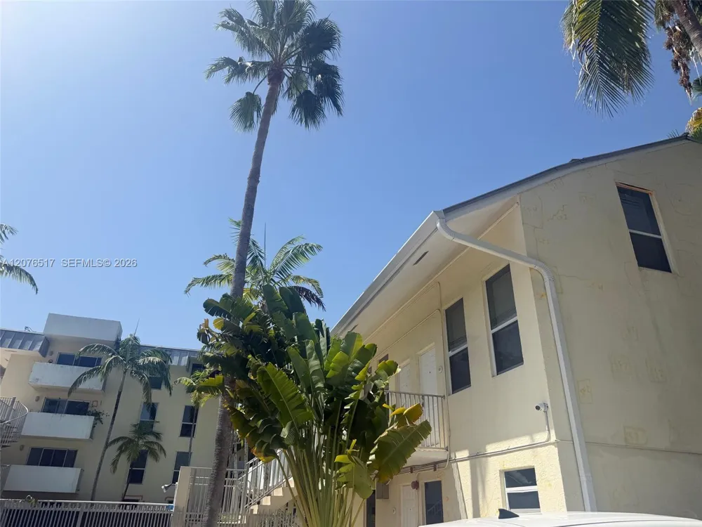 8950 SW 69th Ct #220 Pinecrest, FL 33156