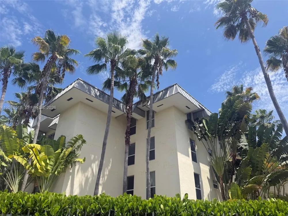 8950 SW 69th Ct #220 Pinecrest, FL 33156