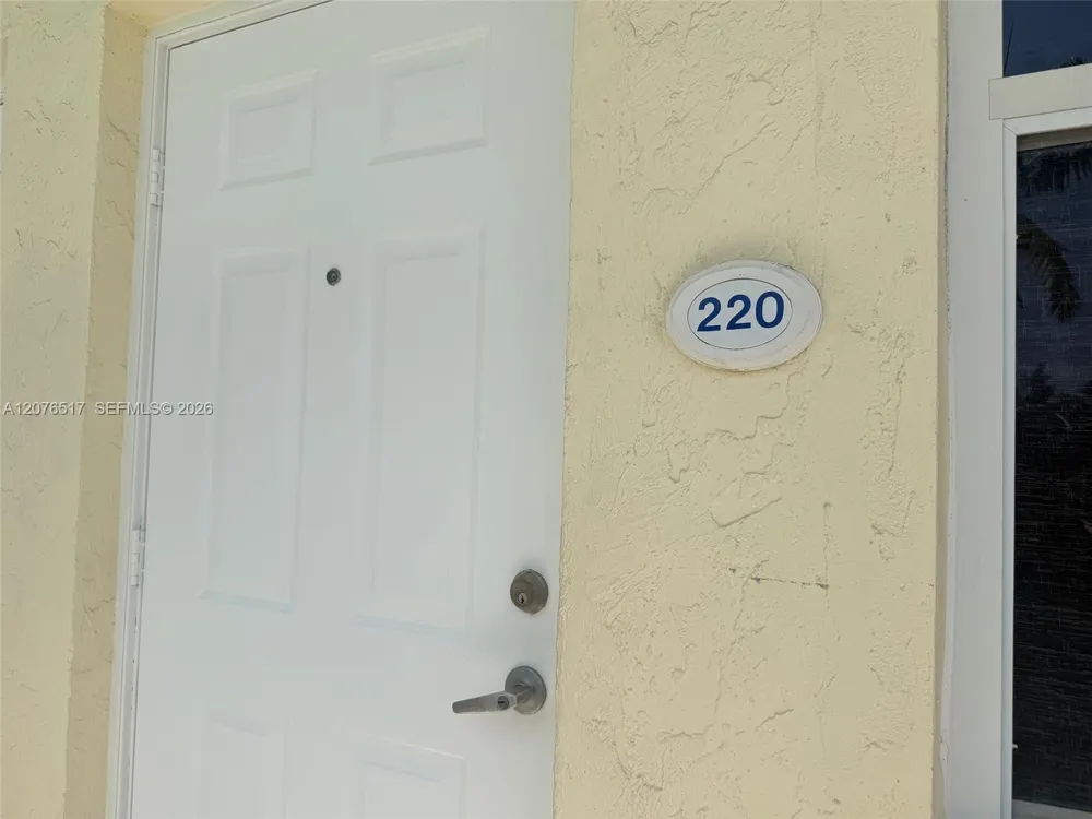8950 SW 69th Ct #220 Pinecrest, FL 33156