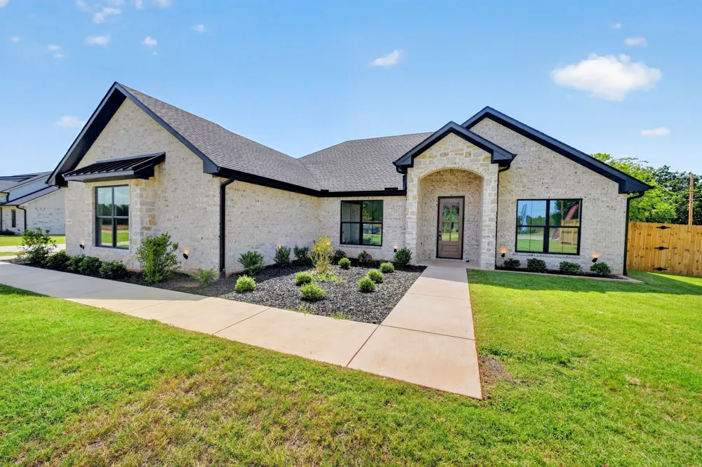 302 Grace Lane Athens, TX 75751