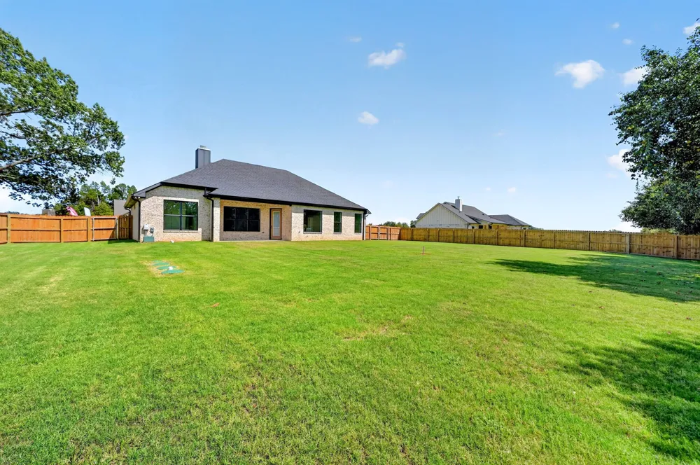302 Grace Lane Athens, TX 75751