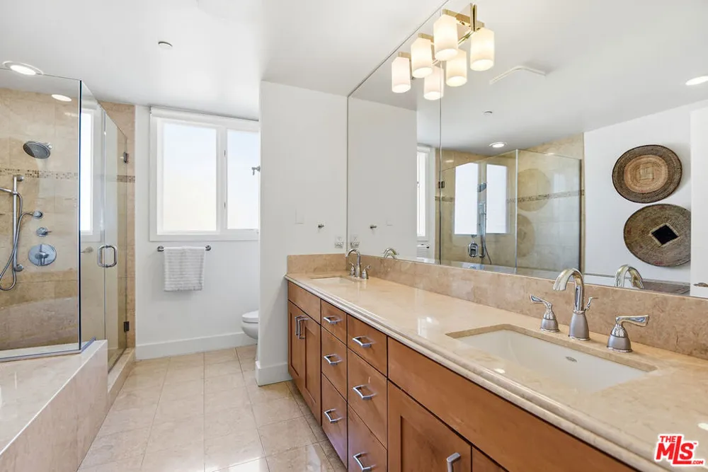 130 Swall Drive #201 Beverly Hills, CA 90211