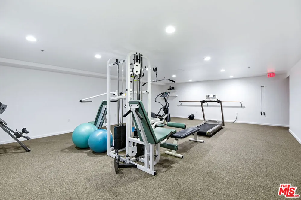 130 Swall Drive #201 Beverly Hills, CA 90211