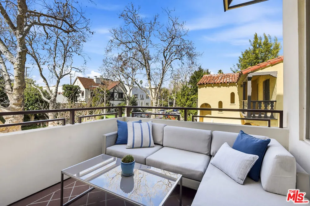 130 Swall Drive #201 Beverly Hills, CA 90211