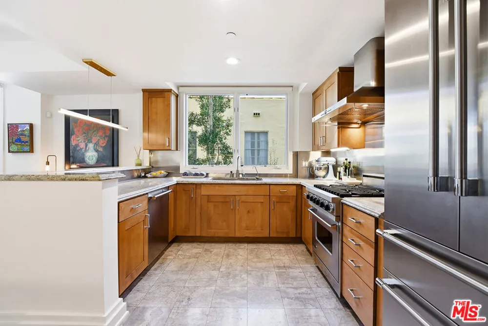 130 Swall Drive #201 Beverly Hills, CA 90211