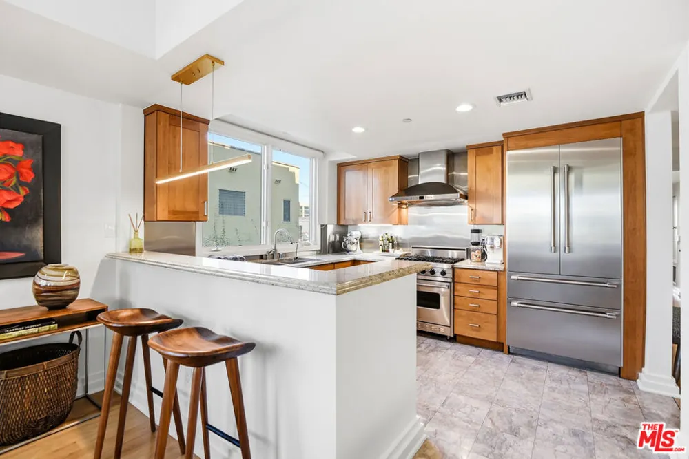 130 Swall Drive #201 Beverly Hills, CA 90211