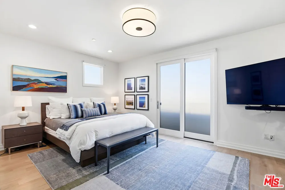 130 Swall Drive #201 Beverly Hills, CA 90211