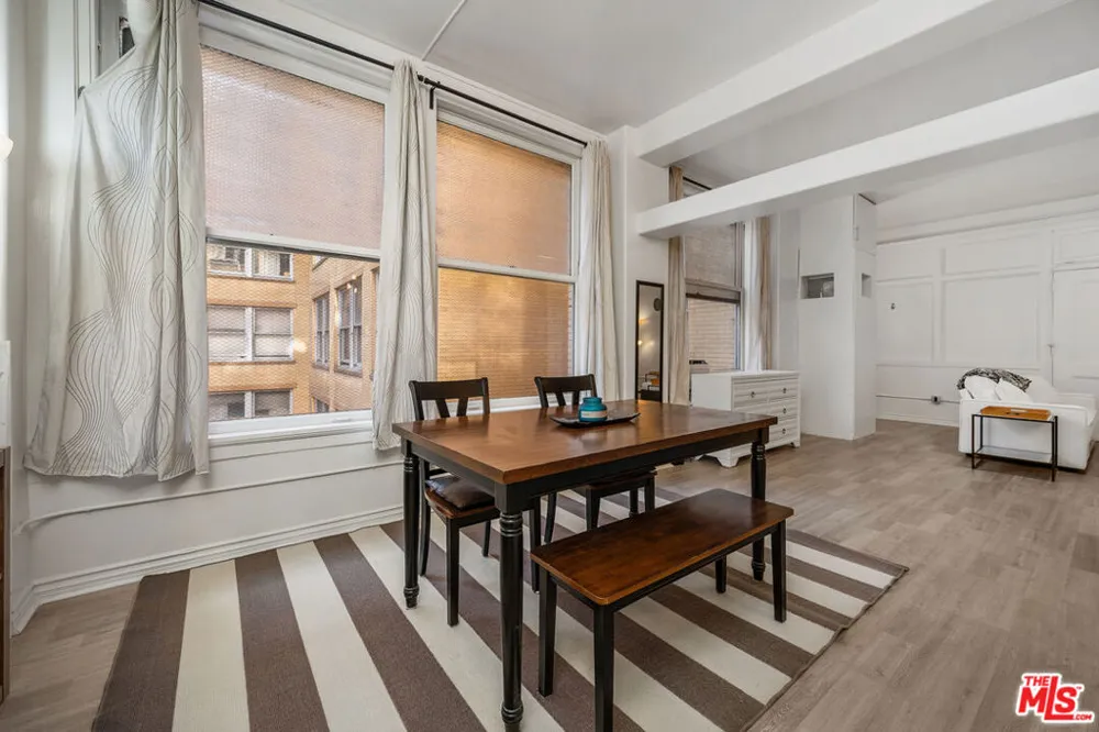 215 W 7th Street #803 Los Angeles, CA 90014