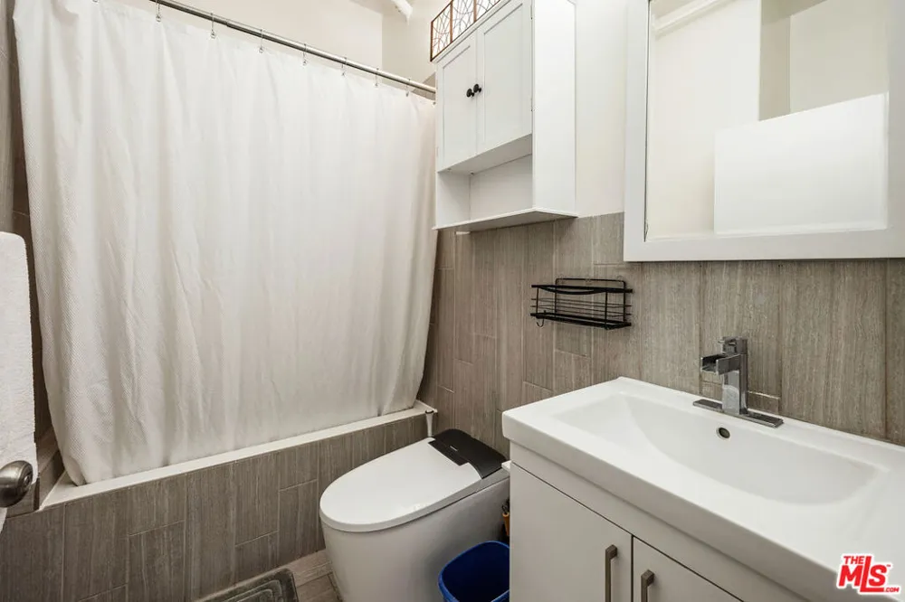 215 W 7th Street #803 Los Angeles, CA 90014
